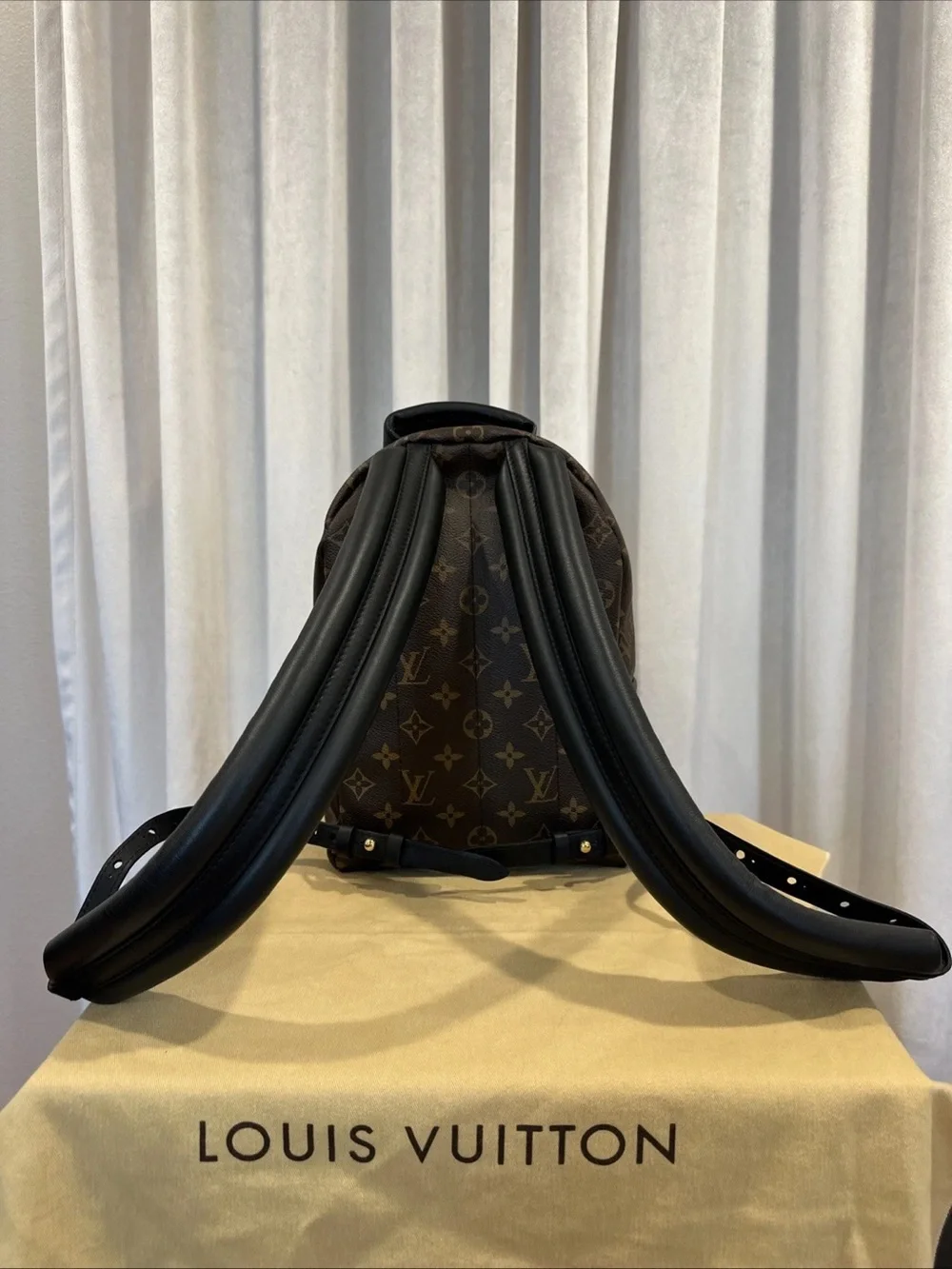 Louis Vuitton compact louis